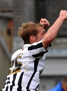 Rob-Atkinson-goal-celeb-Grimsby-v-Barnet_2448331.jpg