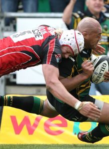 Soane Tonga uiha scores against Saracens Soane Tonga uiha scores against Saracens