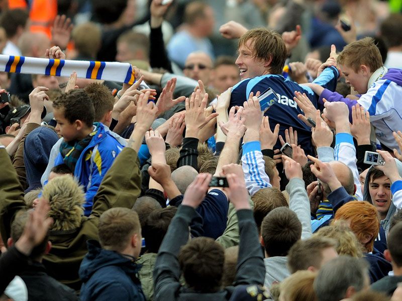 Luciano-Becchio-Leeds-United-League-One-2_2451155.jpg