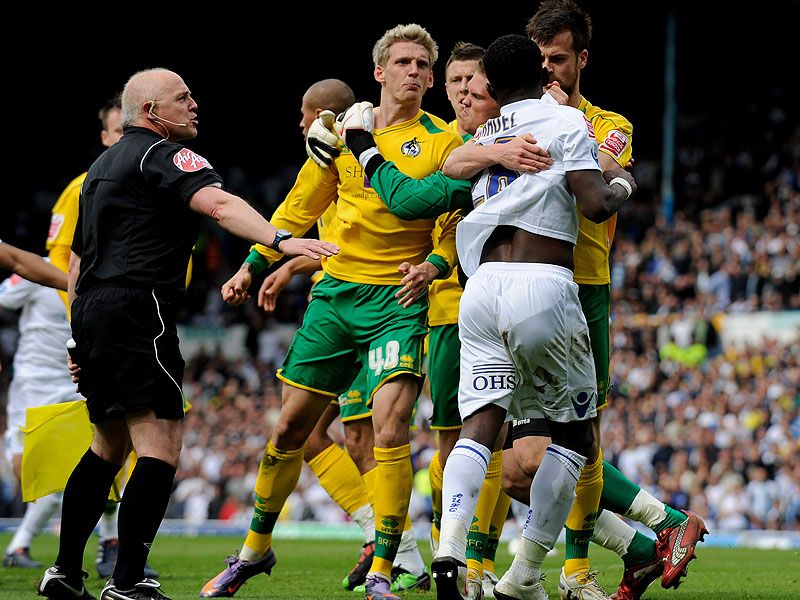 Max-Gradel-Leeds-United-League-One_2451072.jpg