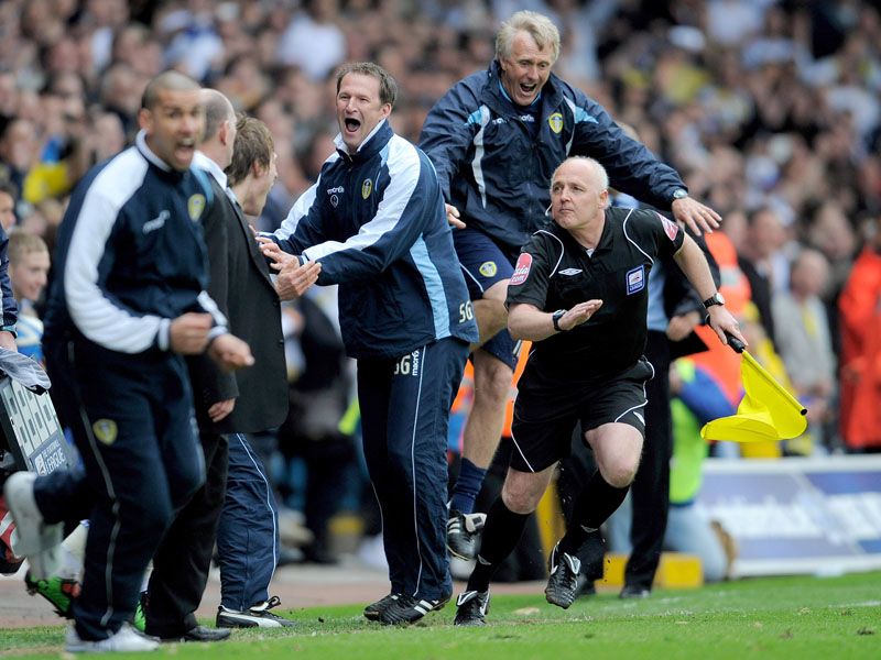 Simon-Grayson-Leeds-United-League-One-2_2451152.jpg