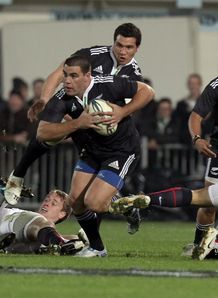 Dwayne Sweeney glides through England Dwayne Sweeney glides through England