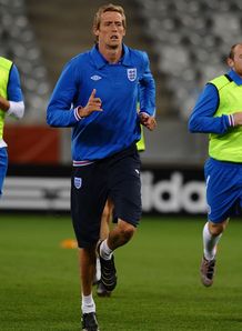 Crouch out of England squad