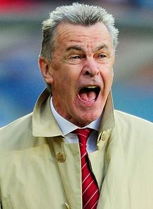 Hitzfeld to stay on