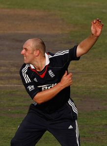 Kent defend meagre total