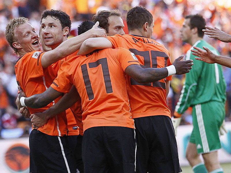 Dirk-Kuyt-Holland-World-Cup-2010-Group-E-3_2465525