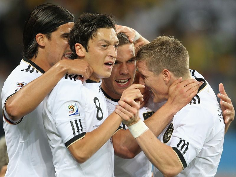 Ger-v-Aus-7-Germany-celebrate-Podolski_2465193.jpg