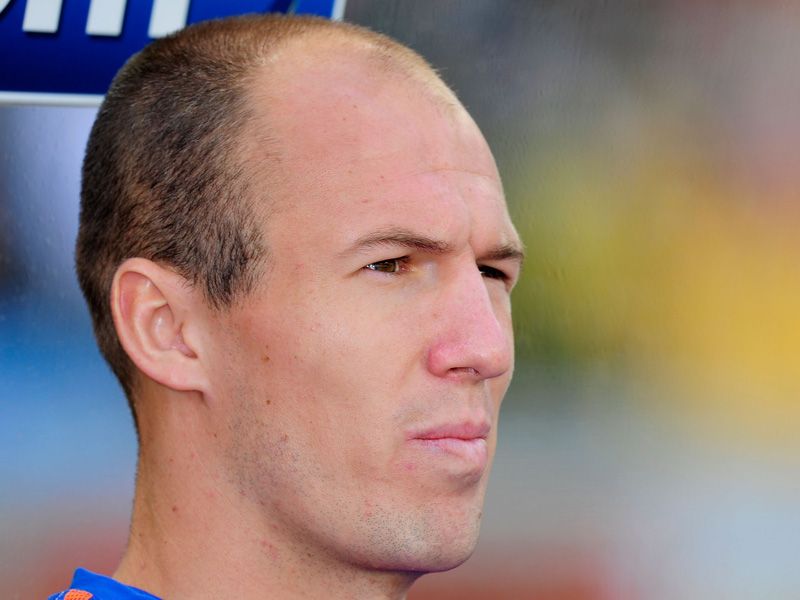 Holland-v-Japan-Arjen-Robben-bench2_2467705