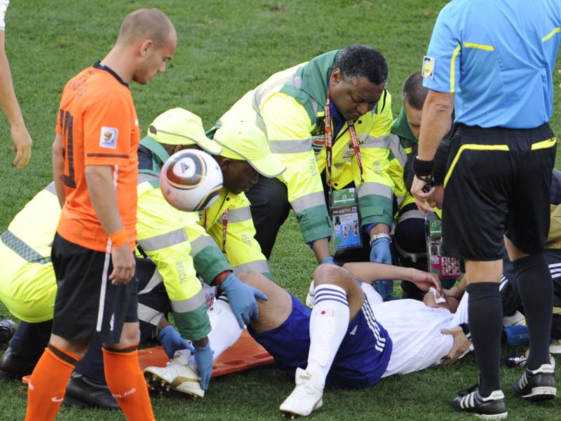 Holland-v-Japan-Yuichi-Komano-treatment_2467701