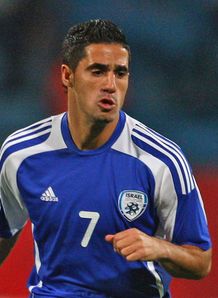 Hoops snap up Kayal