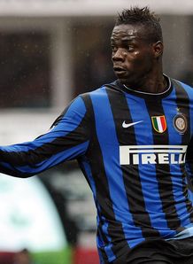 Balotelli talks ongoing