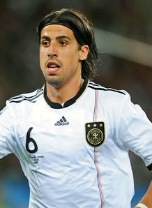 Khedira agrees five-year deal