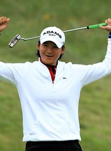 Tseng and Hull share lead