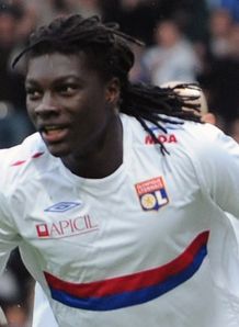 Cris calls for Gomis stay