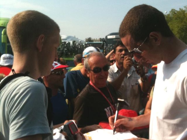 Wiggins took time out again to meet the fans