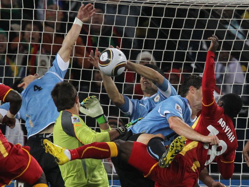 Luis-Suarez-handball-Uruguay-v-Ghana_2473529.jpg