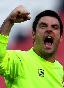 Holloway hails Gilks recovery