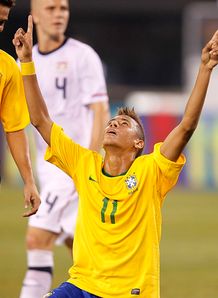 Neymar-celeb-USA-v-Brazil-2010_2486119.jpg