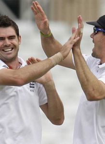 Anderson flattens Pakistan