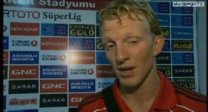 Kuyt commits to Liverpool