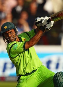 Razzaq the difference: Strauss