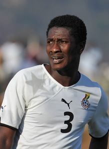 Gyan excited by Black Cats bow