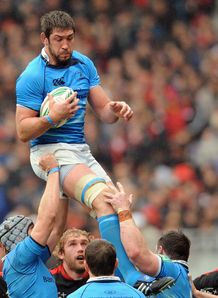 Leinster s lock Nathan Hines grabs