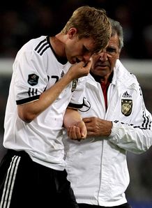 Mertesacker to miss Spurs date