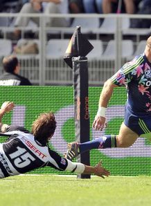 Stade Francais s winger Ollie Phillips v brive Stade Francais s winger Ollie Phillips v brive