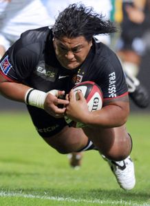 Toulouse prop Census Johnston scores v Bayonne Toulouse prop Census Johnston scores v Bayonne