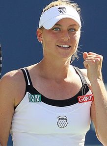 Zvonareva sees off Kanepi