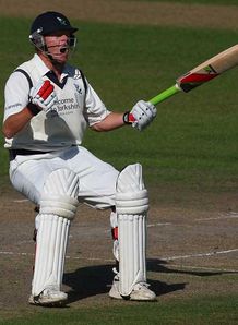 Yorkshire close gap on Notts