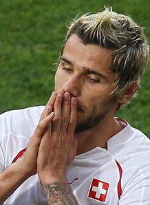 Behrami laments Hammers stay