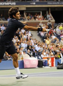 Federer crushes Soderling