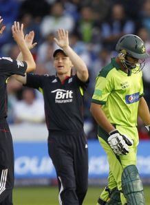 Pakistan crushed in Cardiff