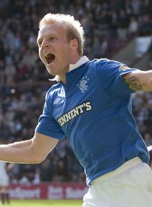 http://img.skysports.com/10/10/218x298/Hearts-v-Rangers-Steven-Naismith-celeb_2510420.jpg