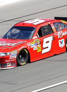 Kahne takes Kansas pole