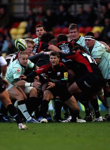 Richard Wigglesworth pass against Northampton Richard Wigglesworth pass against Northampton