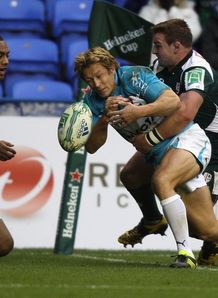 Jonny Wilkinson going close against London Irish Jonny Wilkinson going close against London Irish