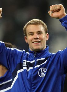 Schalke threaten Bayern