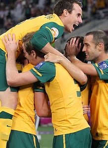 Aussies meet Japan in final