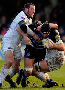 Leeds hooker Steve Thompson tackling Bath lock Danny Grewcock