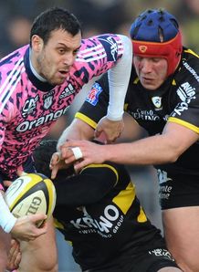 Lionel Beauxis looking offload against La Rochelle Lionel Beauxis looking offload against La Rochelle