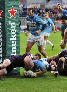 Matt Henjak going over for Toulon against Ospreys Matt Henjak going over for Toulon against Ospreys