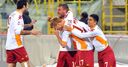 De Rossi signs new Roma deal