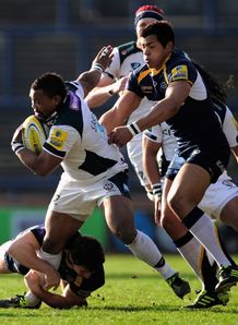 Steffon Armitage trying to get away from Luther Burrell