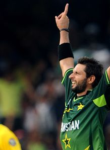 Afridi hails Pakistan bowlers