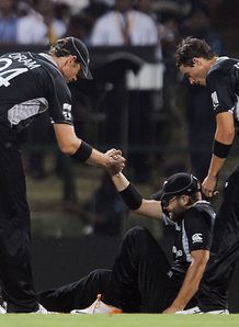 New Zealand sweat on Vettori