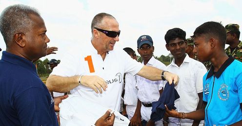 Sir-vice with a smile: Beefy donates (Picture courtesy of AFP Photo/Getty Images for Laureus)