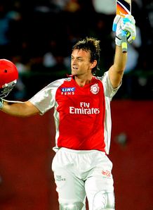 Gilchrist batters Bangalore